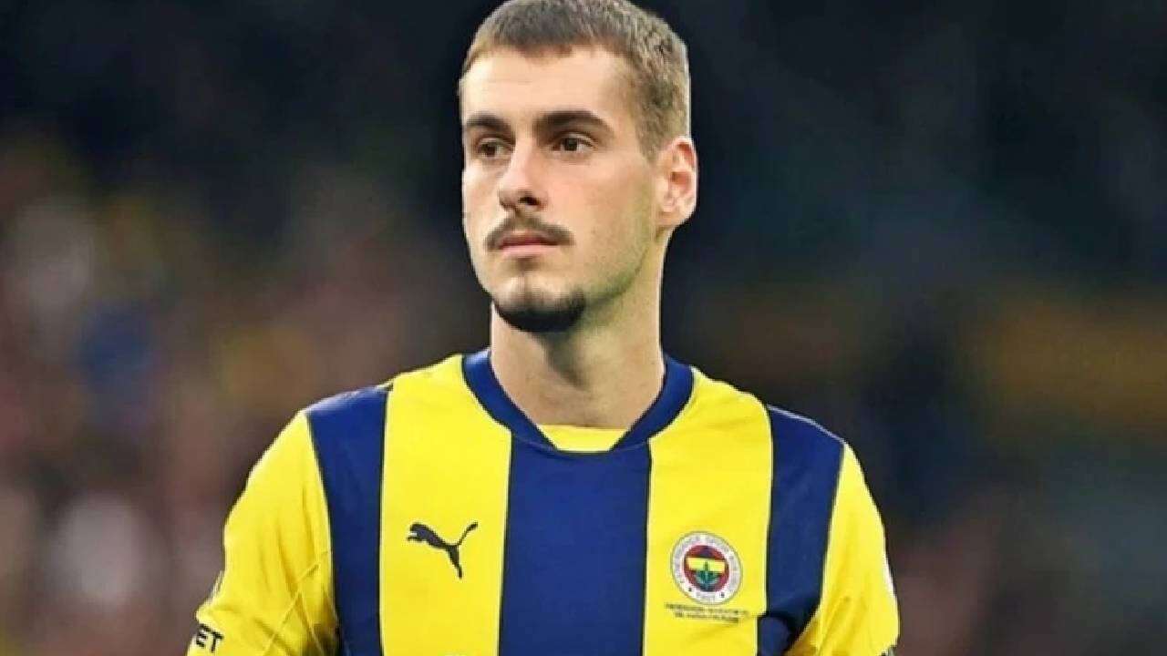 Fenerbahçe'de Slavia Prag maçının ardından ayrılık kesinleşti: 21 aydır forma giymiyor, Aziz Yıldırım 7 milyon euroluk yıldızı sildi! 7